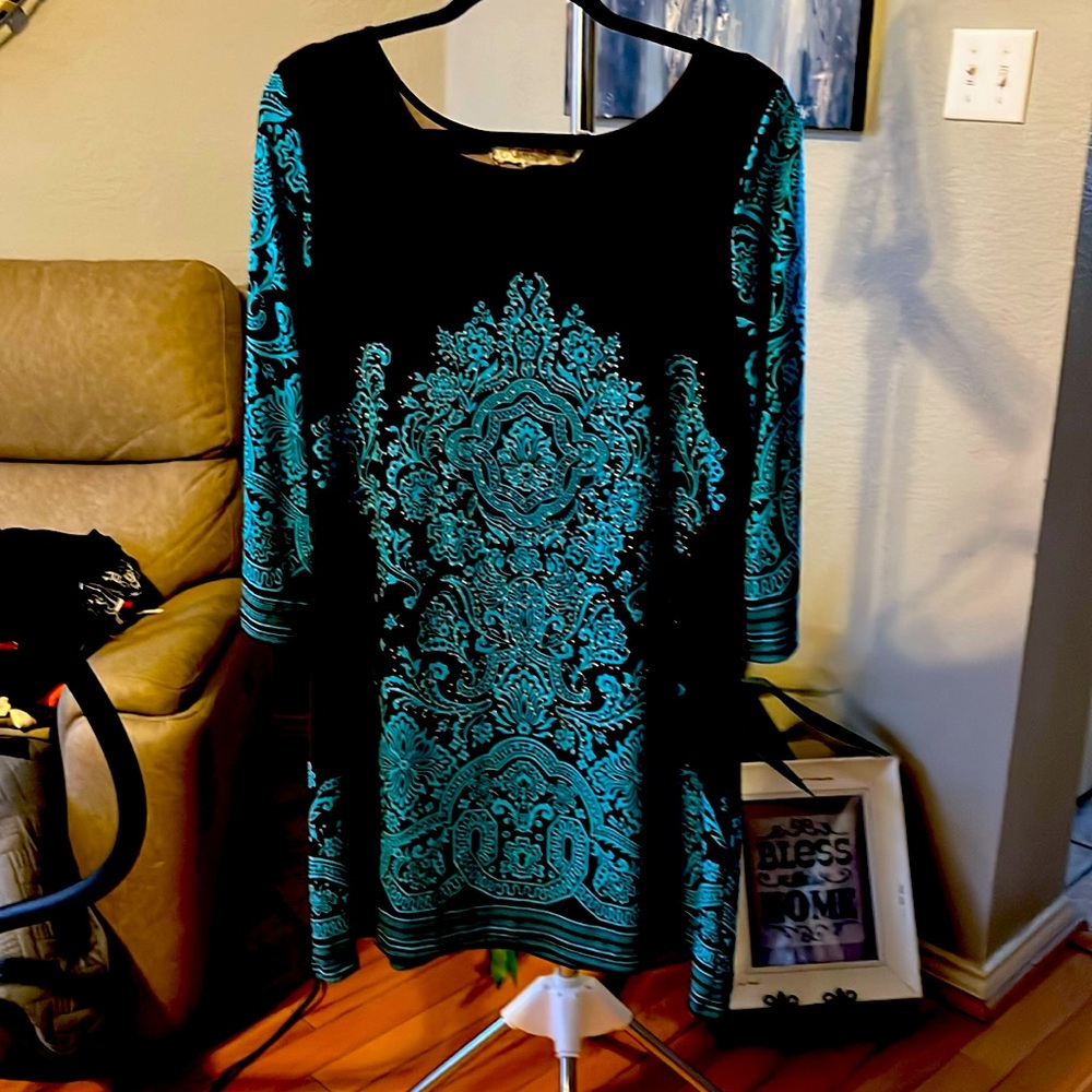 Attractive western style dress, so cute with boots. Size Larger